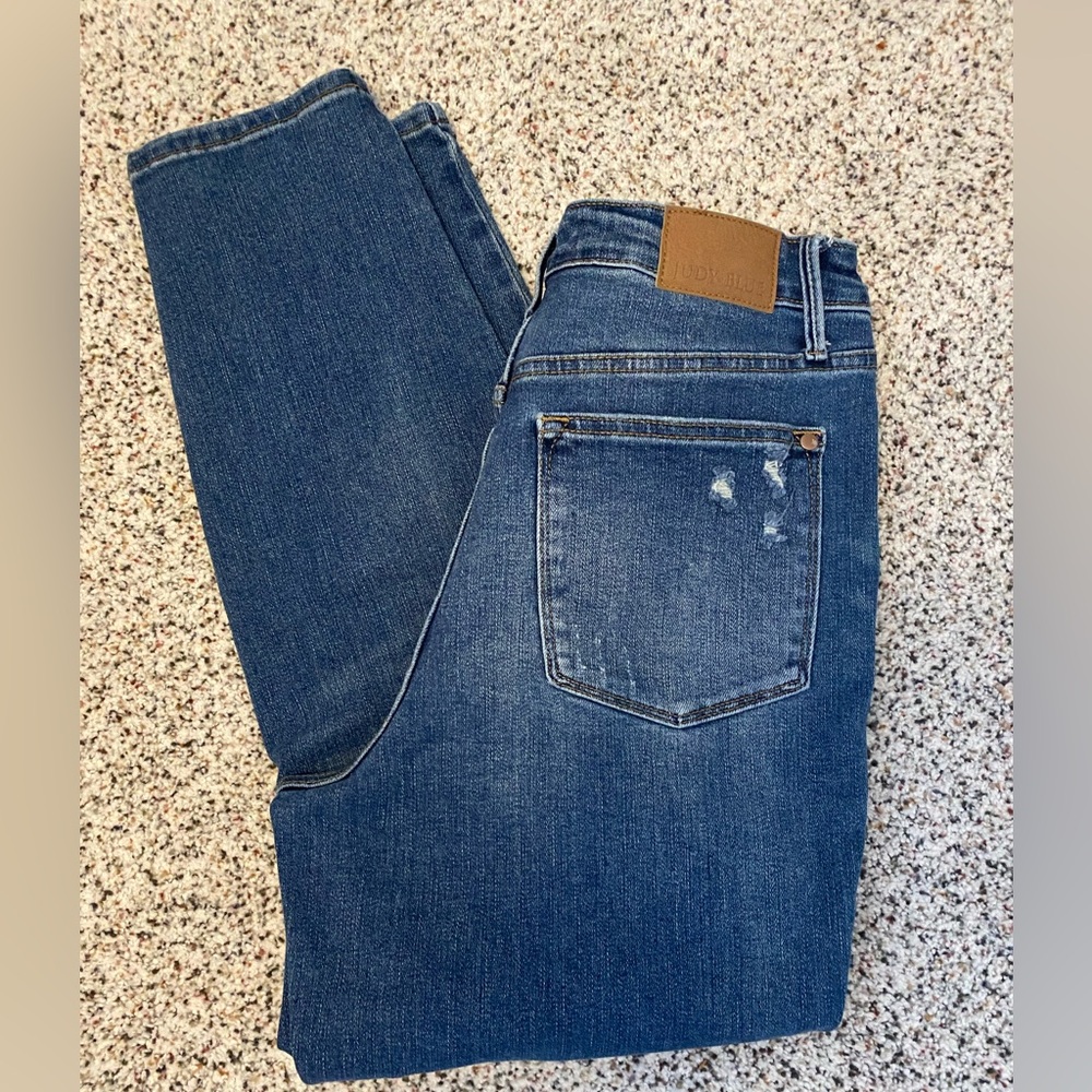 Judy Blue size 11/30 high waisted slim fit boyfriend jean. Worn once.